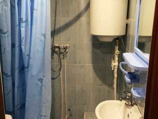 Гостевой дом Магадан Анапа Трехместный номер «Комфорт» с душем-9